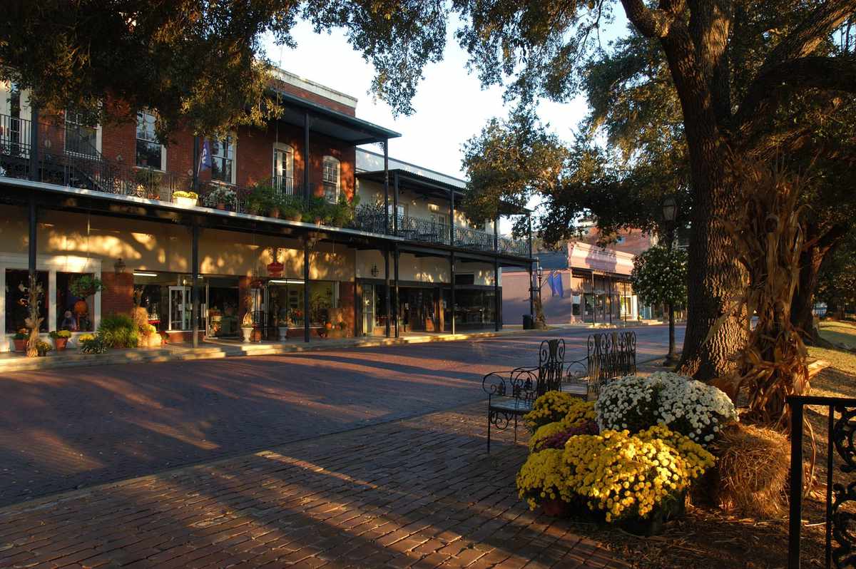 Front Street: Natchitoches, LA