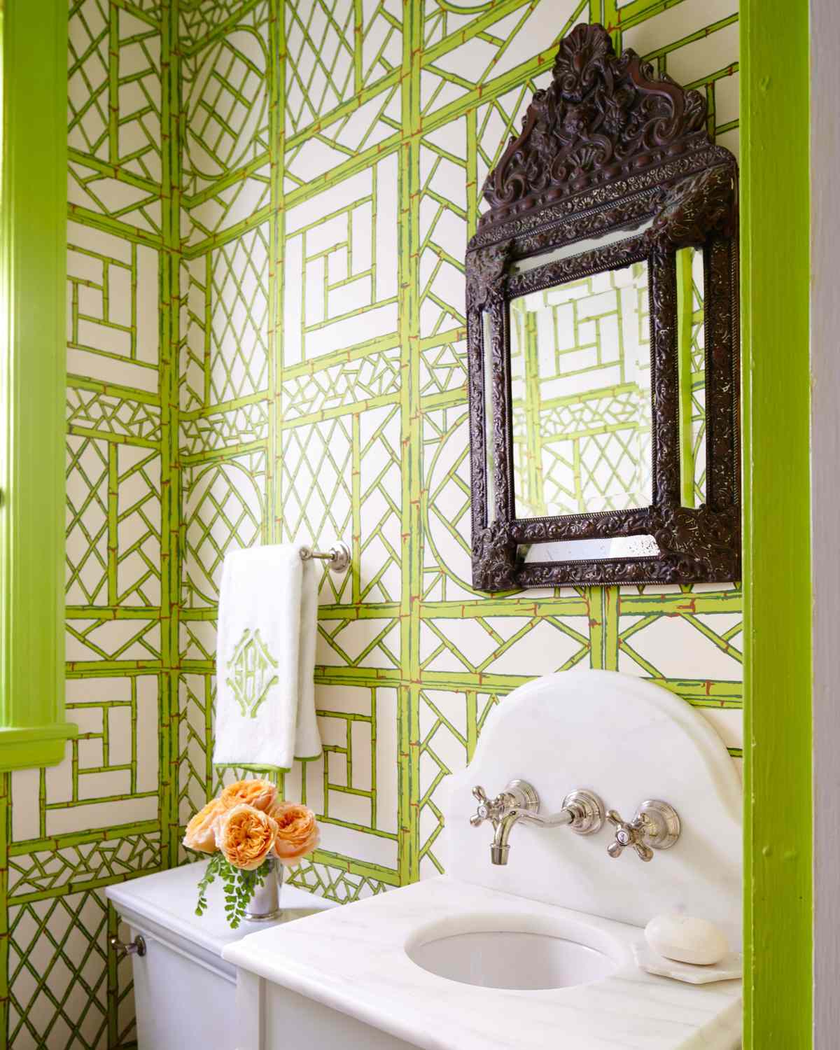 Bright Green Bamboo Wallpaper in Bathroom