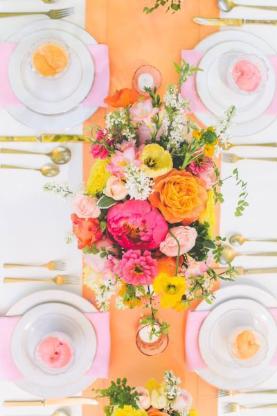 Bright Decor Wedding Tablescape