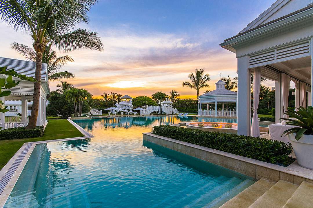 C&eacute;line Dion's Luxurious Florida Mansion: Yard