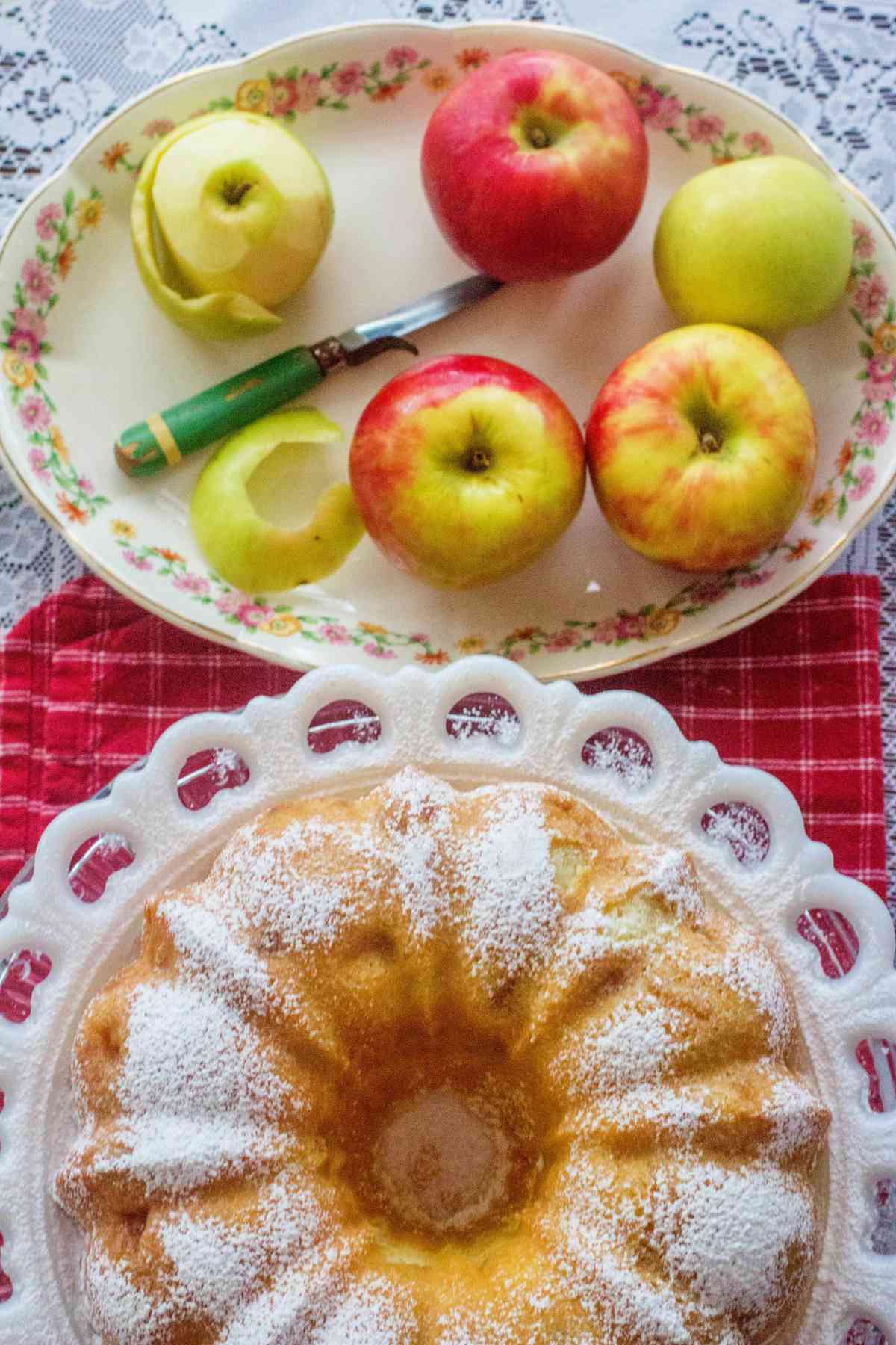 Fresh Apple Sour Cream Pound Cake