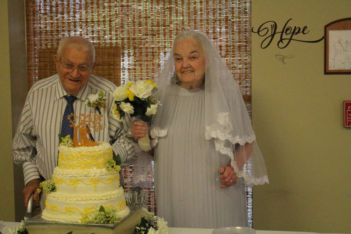 nine couples renew wedding vows senior home