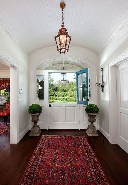 Two-Toned Colonial Entry