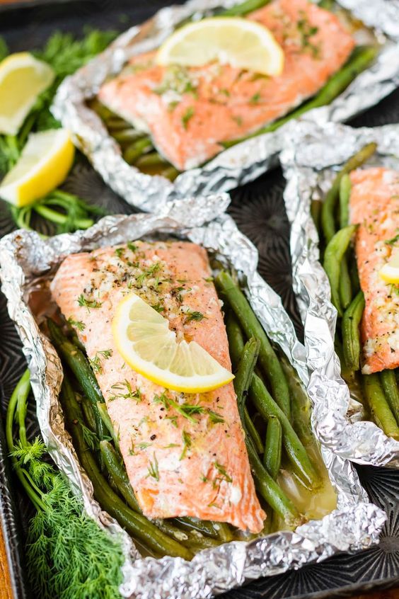 Grilled Lemony Garlic Butter Salmon in Foil Packets with Green Beans