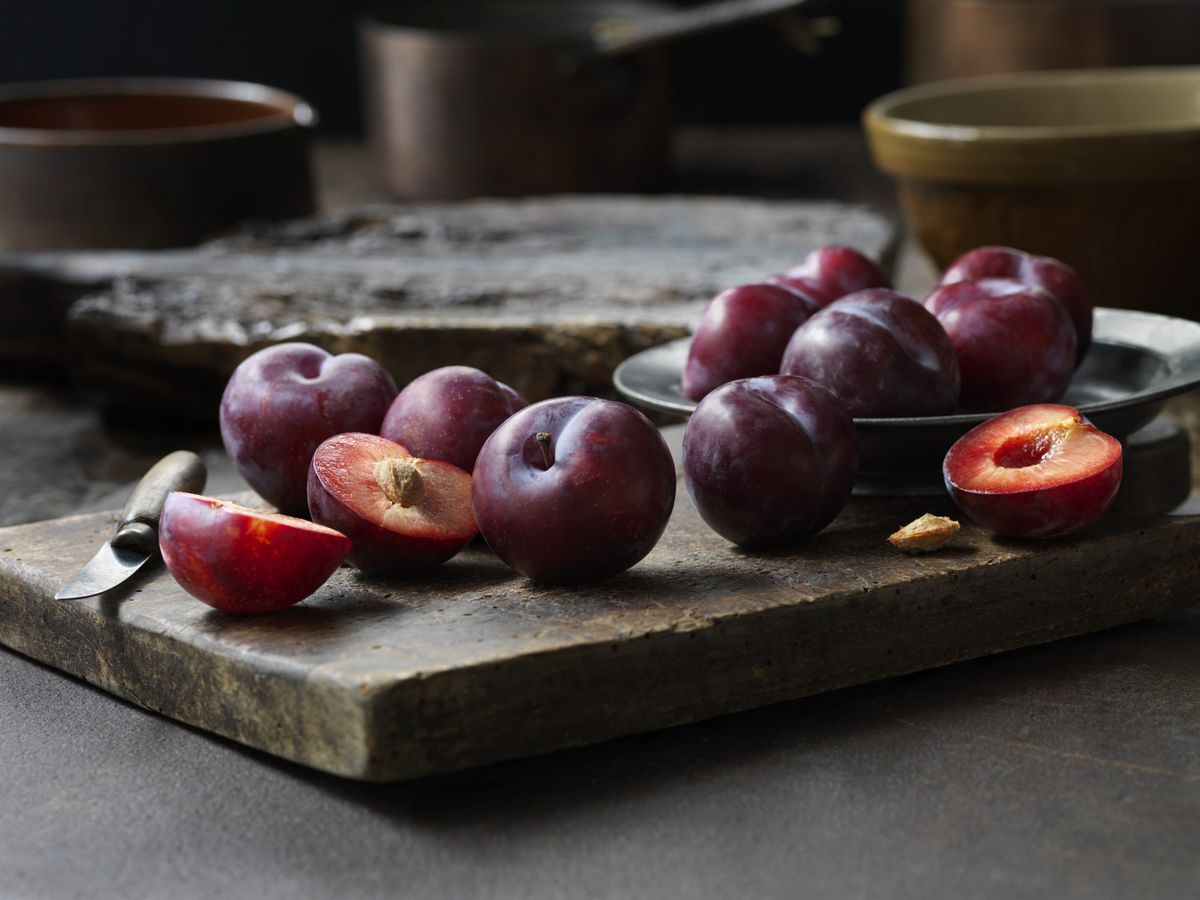 How to Peel Plums