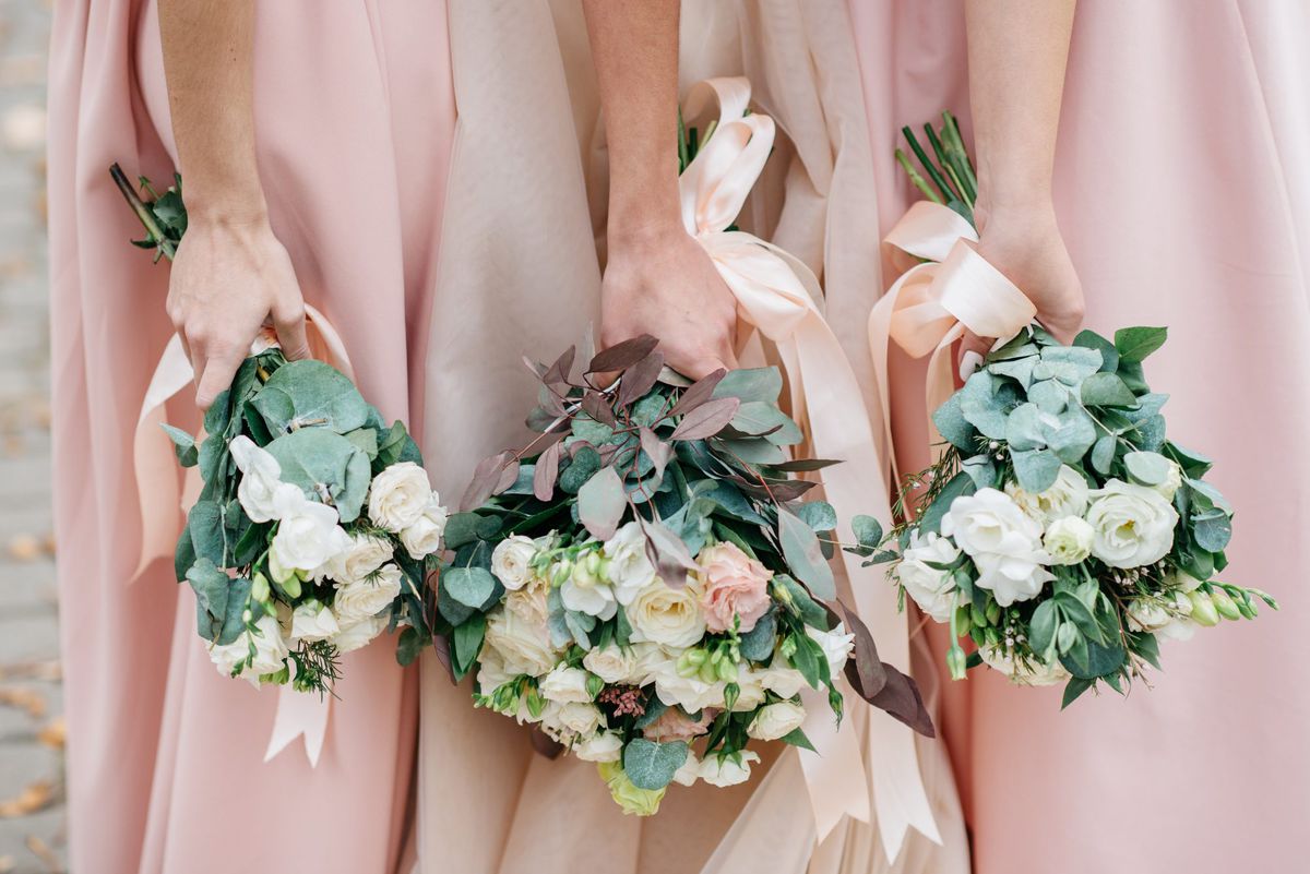 bridesmaids with rose bouquets