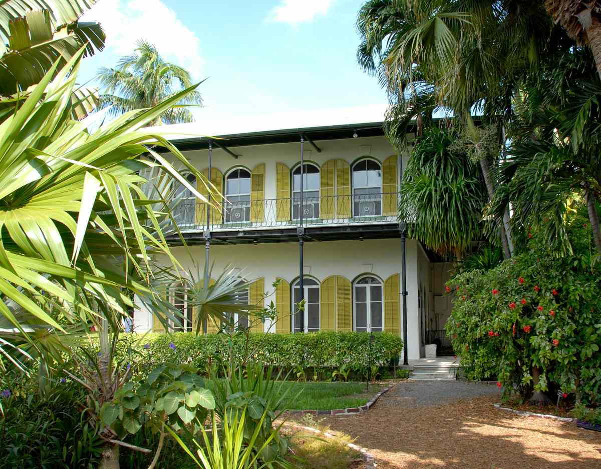 <p>With so much history and folklore on such a small island, you'll find plenty of museums to explore. Start with the Ernest Hemingway Home &amp; Museum in the heart of Old Town Key West. Wander through the Nobel Prize winner's lushly landscaped abode and make friends with one of the infamous six-toed cats. </p>
                            