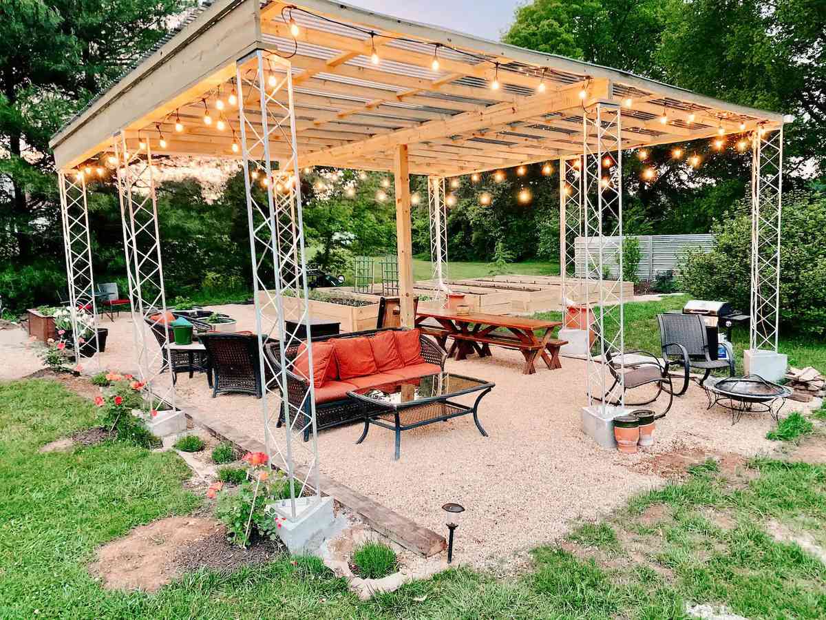 Dolly Parton Camper Covered Garden Lounge