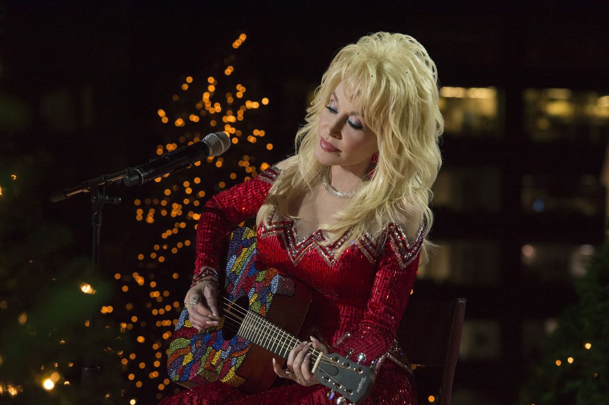 Dolly Parton Christmas in Rockefeller Center - Season 2016
