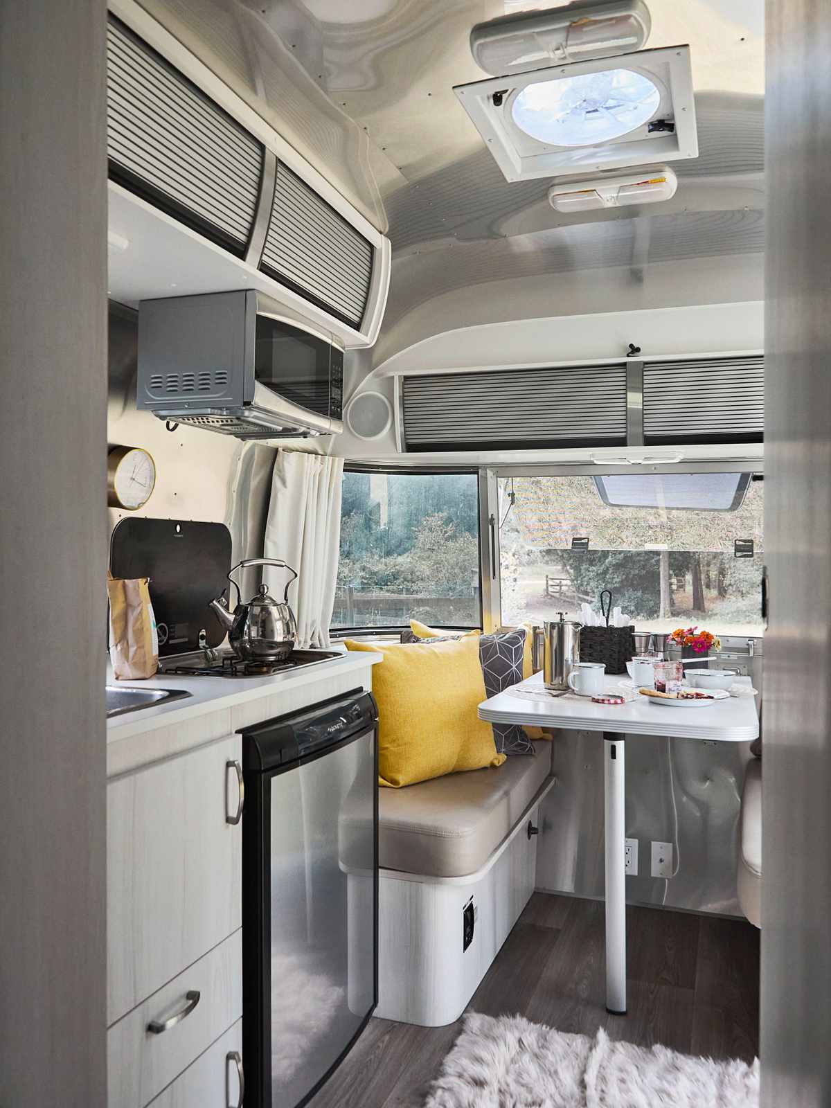 Kitchenette and dining area in Airstream Bambi