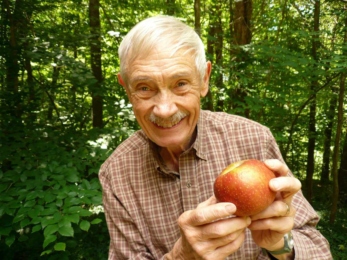 Tom Brown with Dula Beauty apple