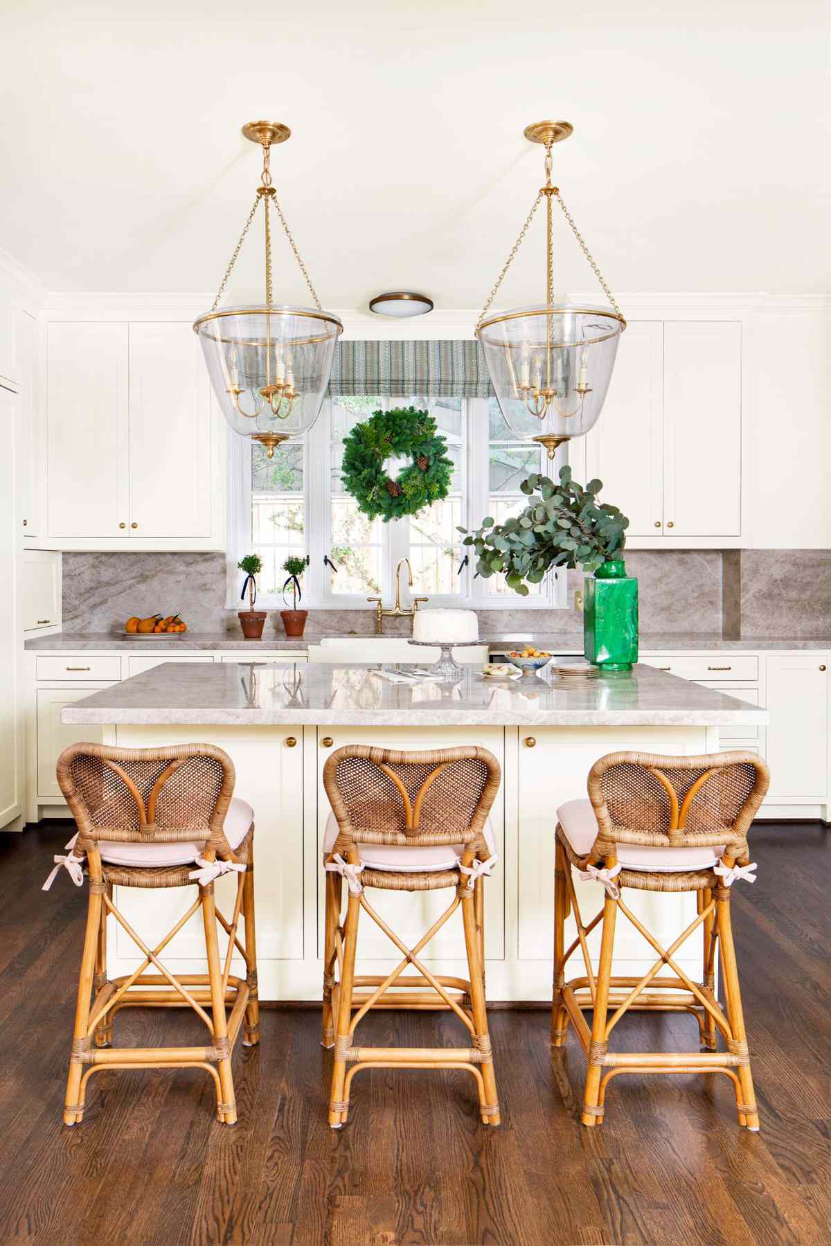 Ranch House Kitchen with White Cabinetry and Island Seating