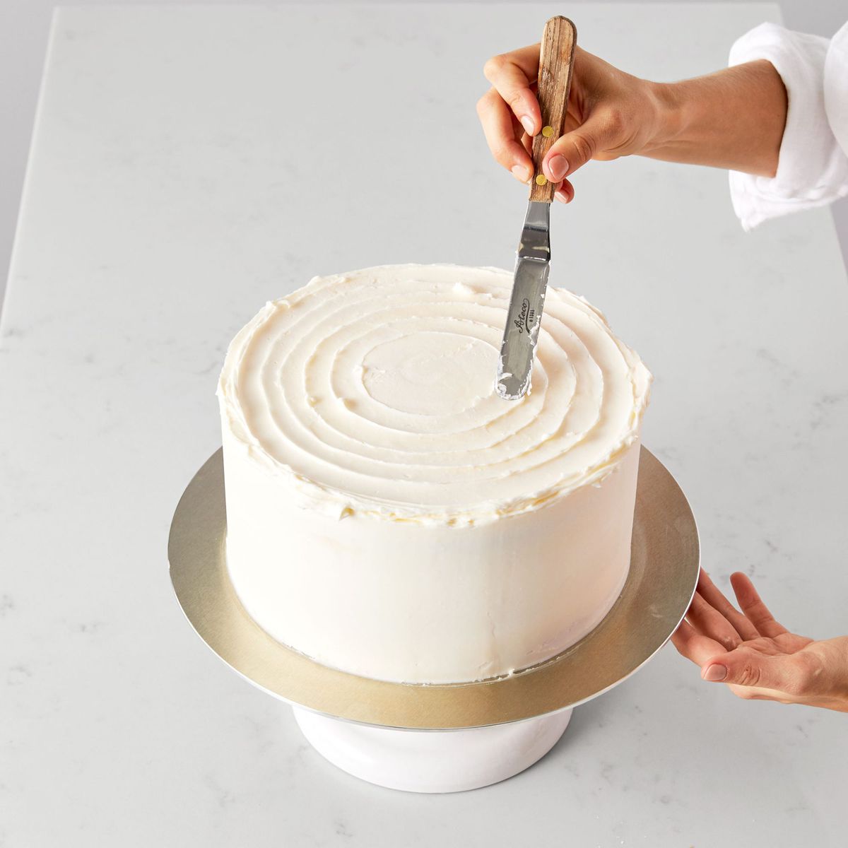 How to Frost a Ruffle Cake Step 1