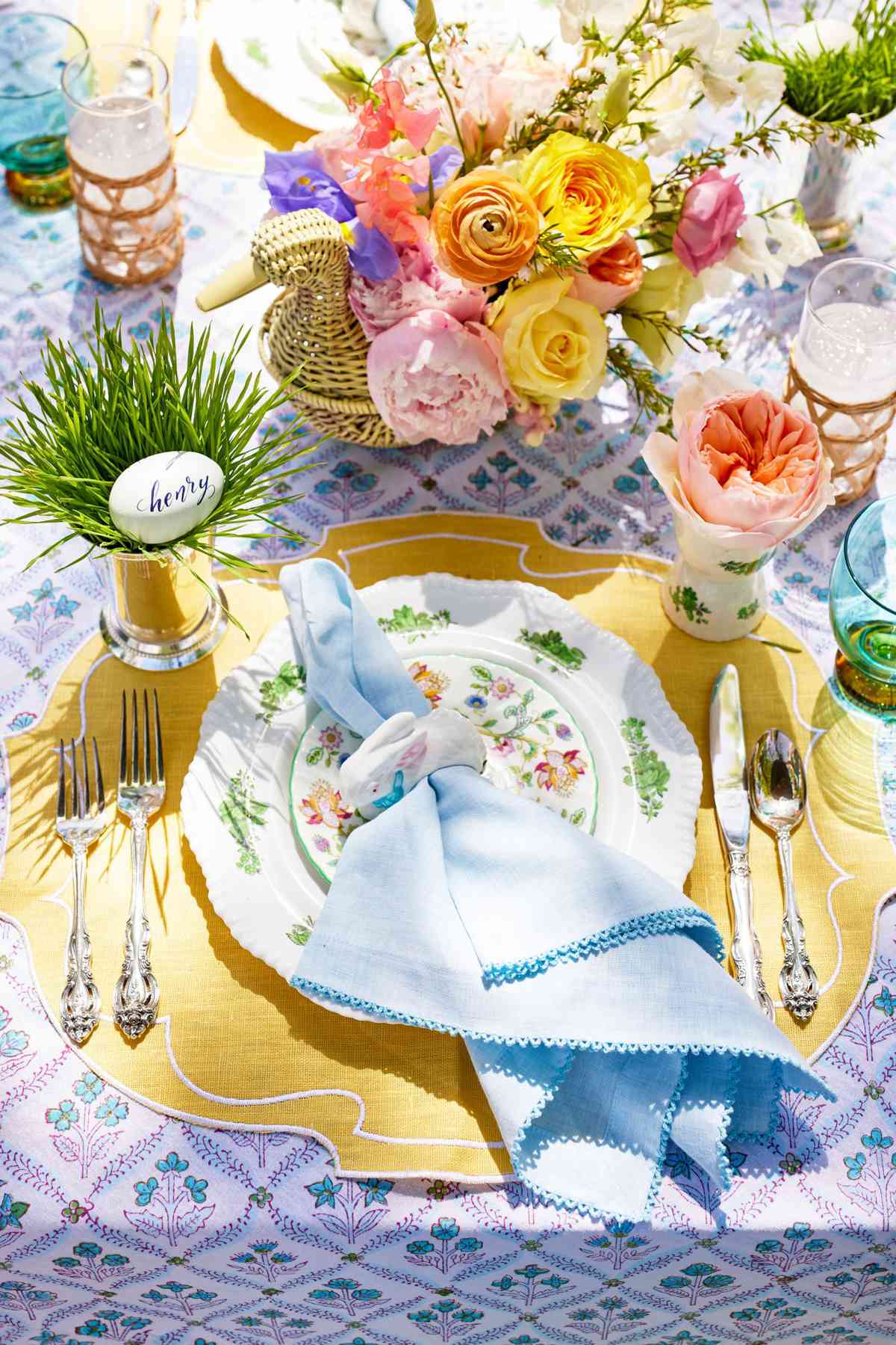 Outdoor Easter Party Table Setting