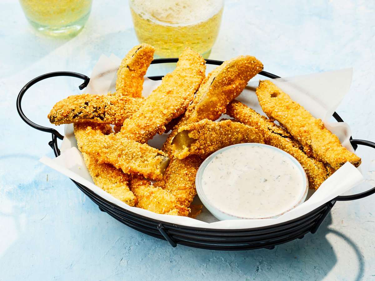 Crispy Fried Pickle Spears with Ranch Dipping Sauce 