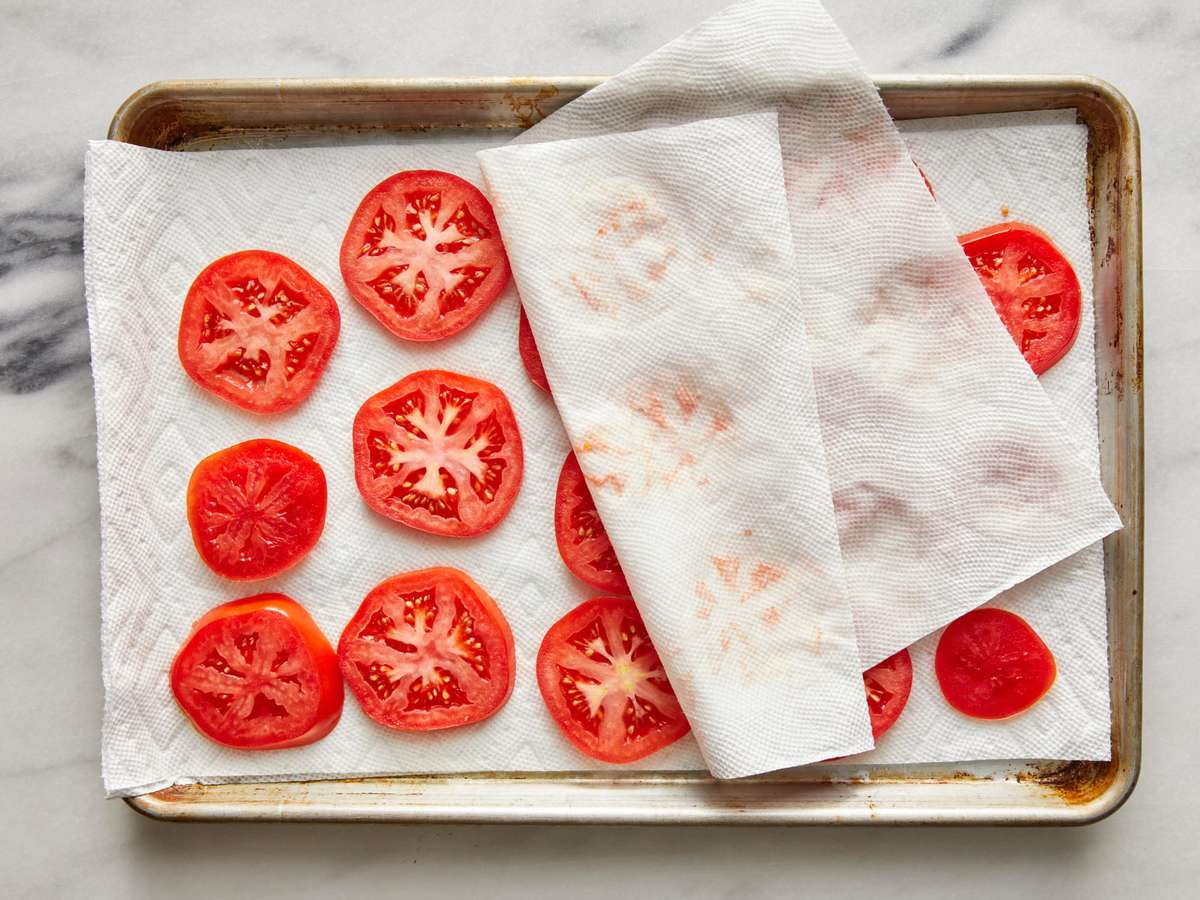 salting tomato slices