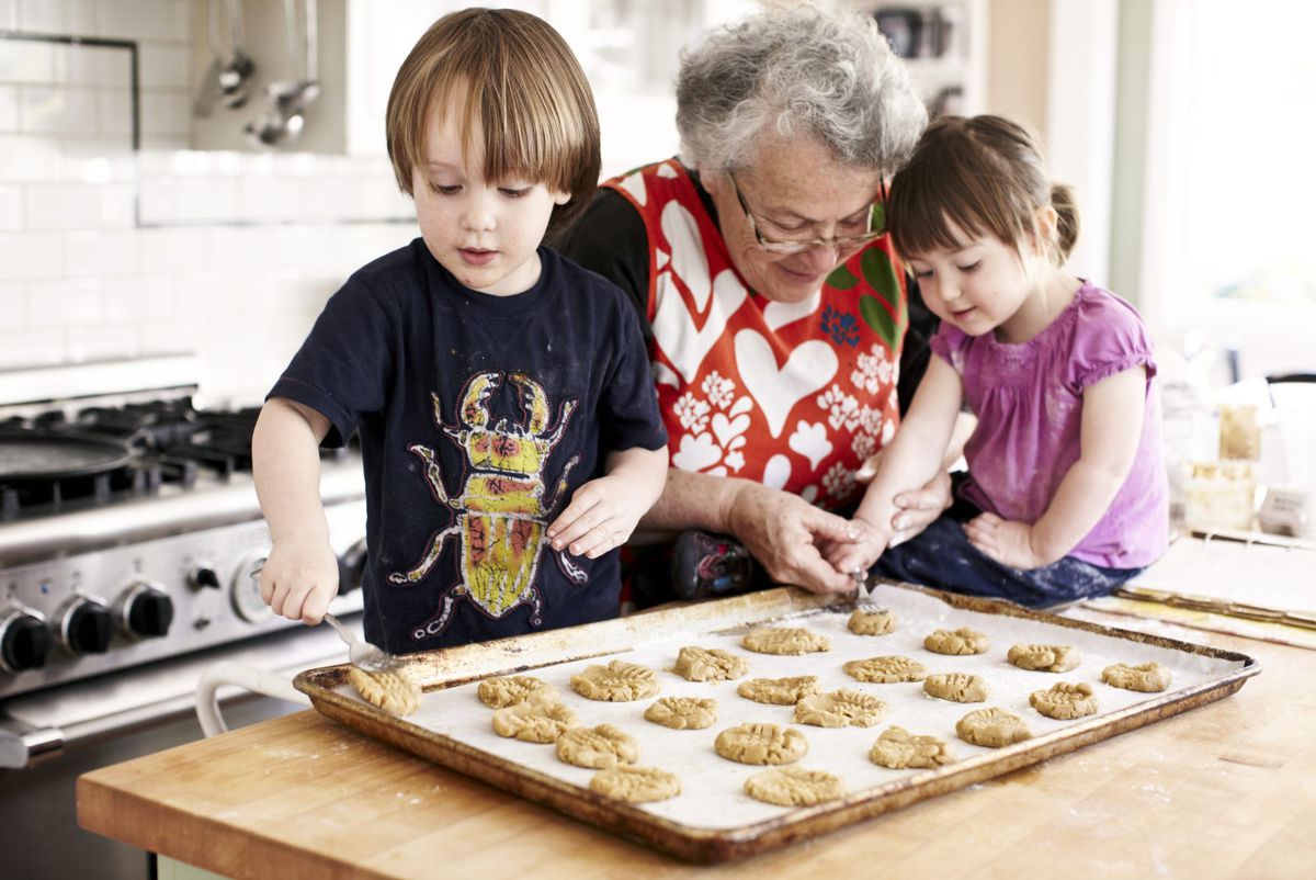 Grandma and grandchildren (3 yrs+2yrs) baking
