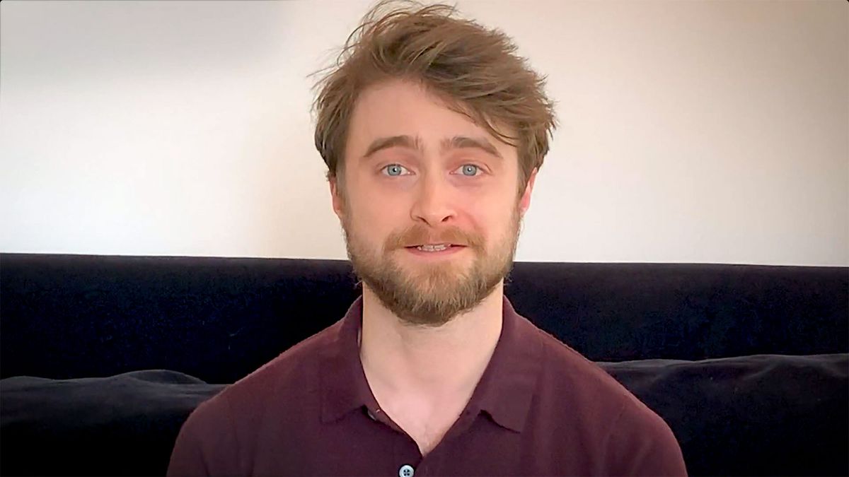Daniel Radcliffe reads Harry Potter