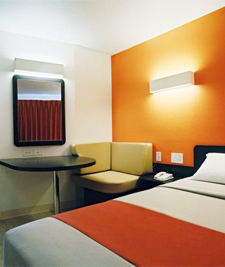 Large Hotel - Motel 6