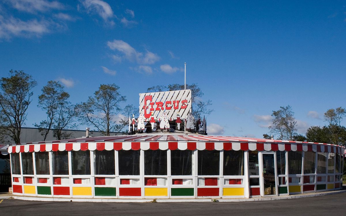Circus Drive-In in Wall Township