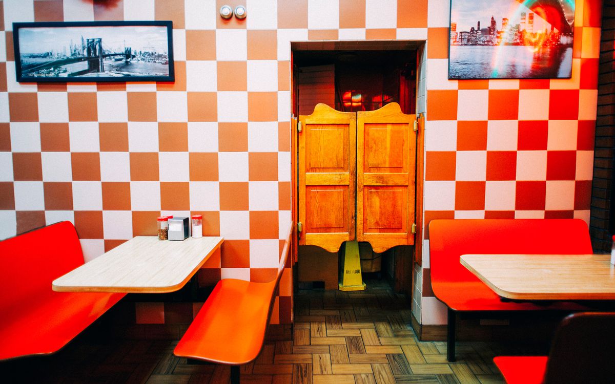 Take a Tour of New York&rsquo;s Old-School Pizza Joints in this New Book