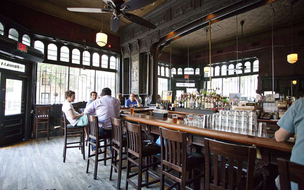 Best Old Restaurants and Bars in NYC: The Brooklyn Inn