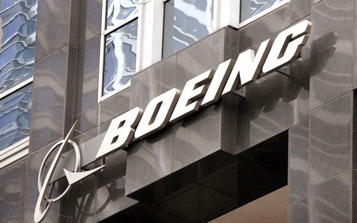 Man Hacks Boeing