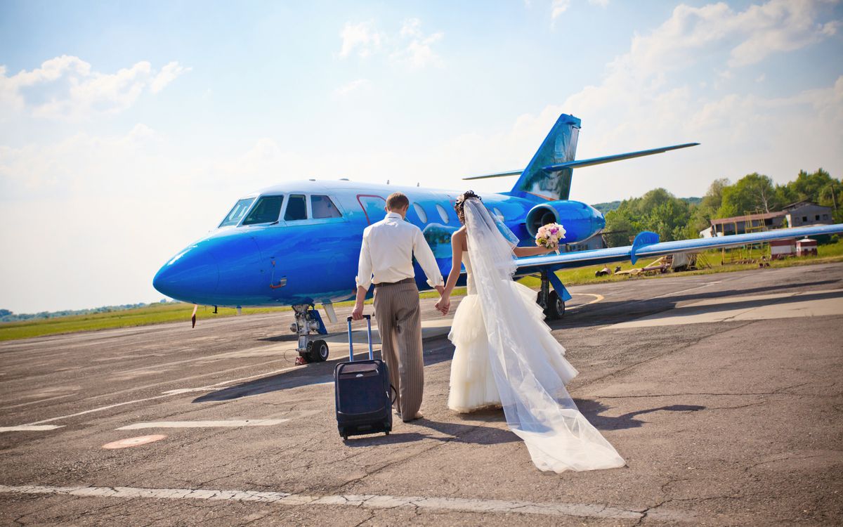 Man Proposes Wedding Mid-Flight