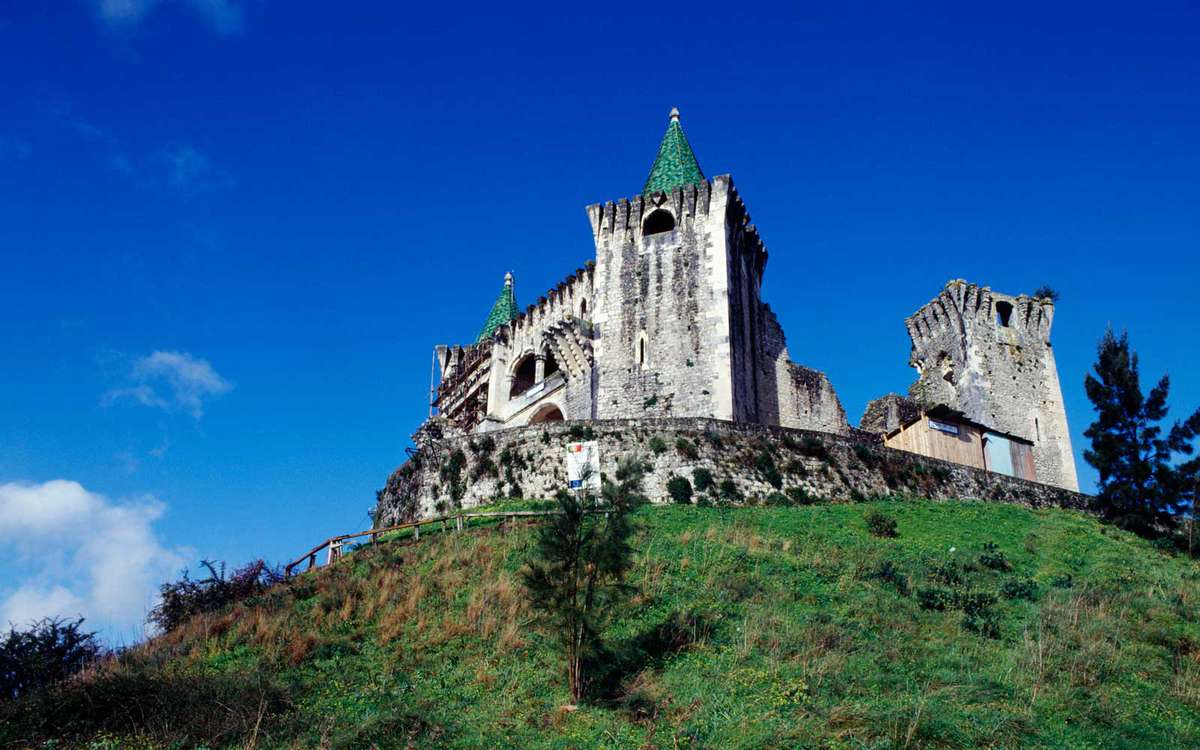 Castelo de Porto de M&oacute;s