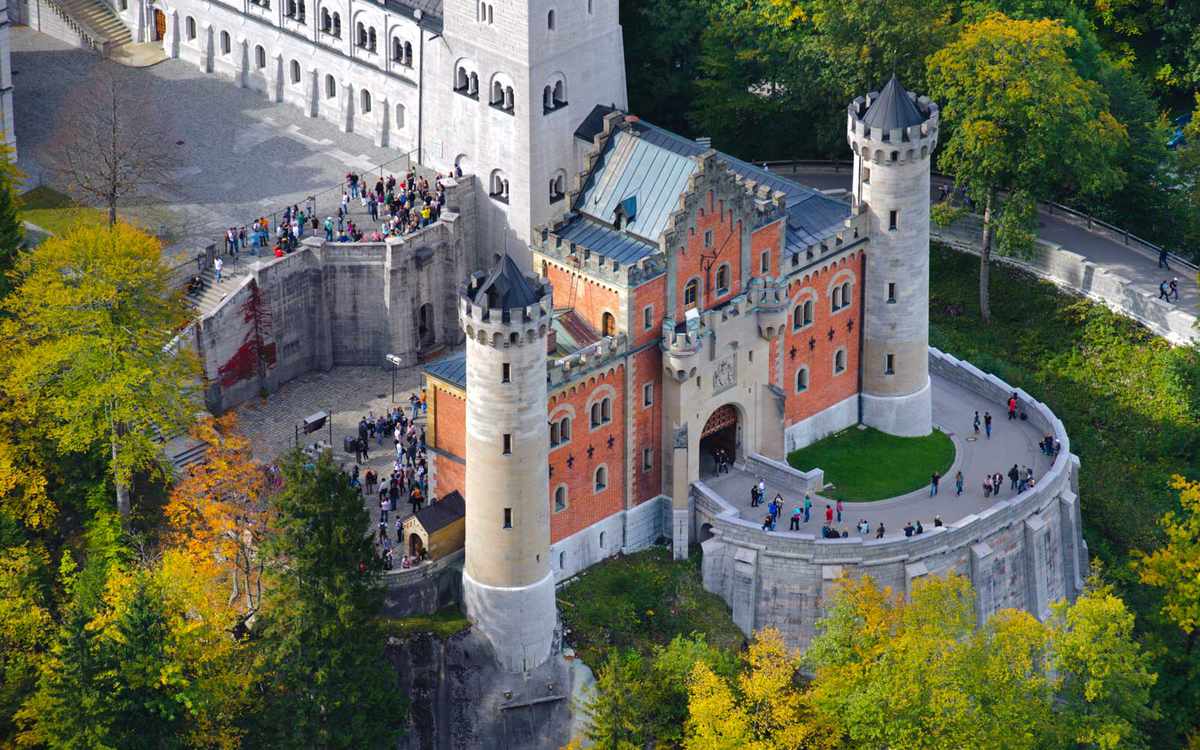 Why Was Neuschwanstein Castle Built