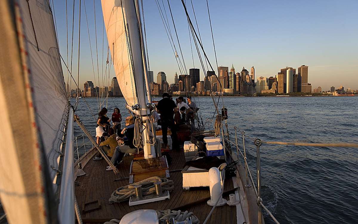 USA, new york, manhattan, sailing experience with bar aboard the shearwater, a wonderful yacht to rent for a romantic tour at the sunset over the manhattan tip