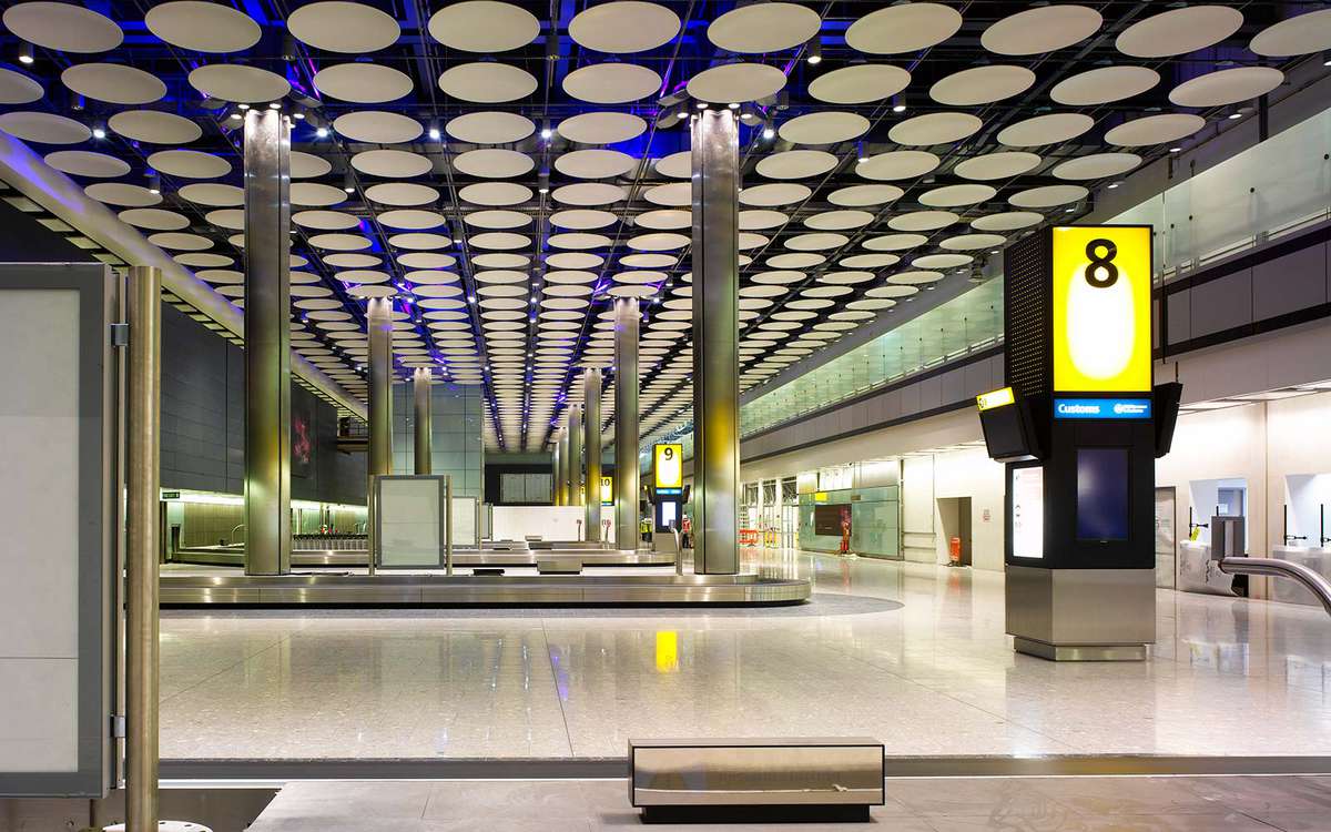 Terminal 5, Heathrow Airport, Hayes, United Kingdom, Architect Rogers Stirk Harbour + Partners, 2008, Terminal 5 Heathrow Construction Interior View - Baggage Reclaim Area In Arrivals. (Photo by View Pictures/UIG via Getty Images)