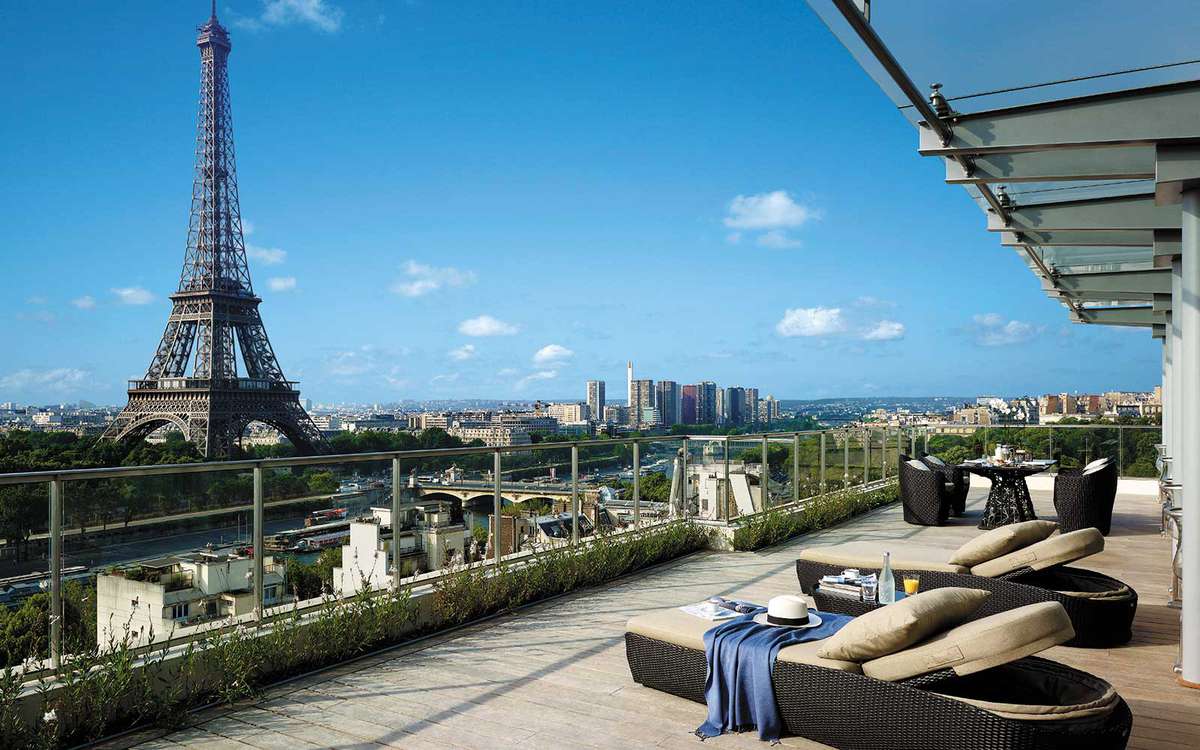 Shangri-La Hotel in Paris