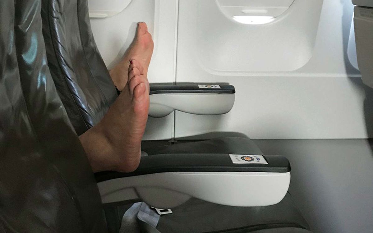 Feet Armrest JetBlue Airplane Flight Bad Etiquette