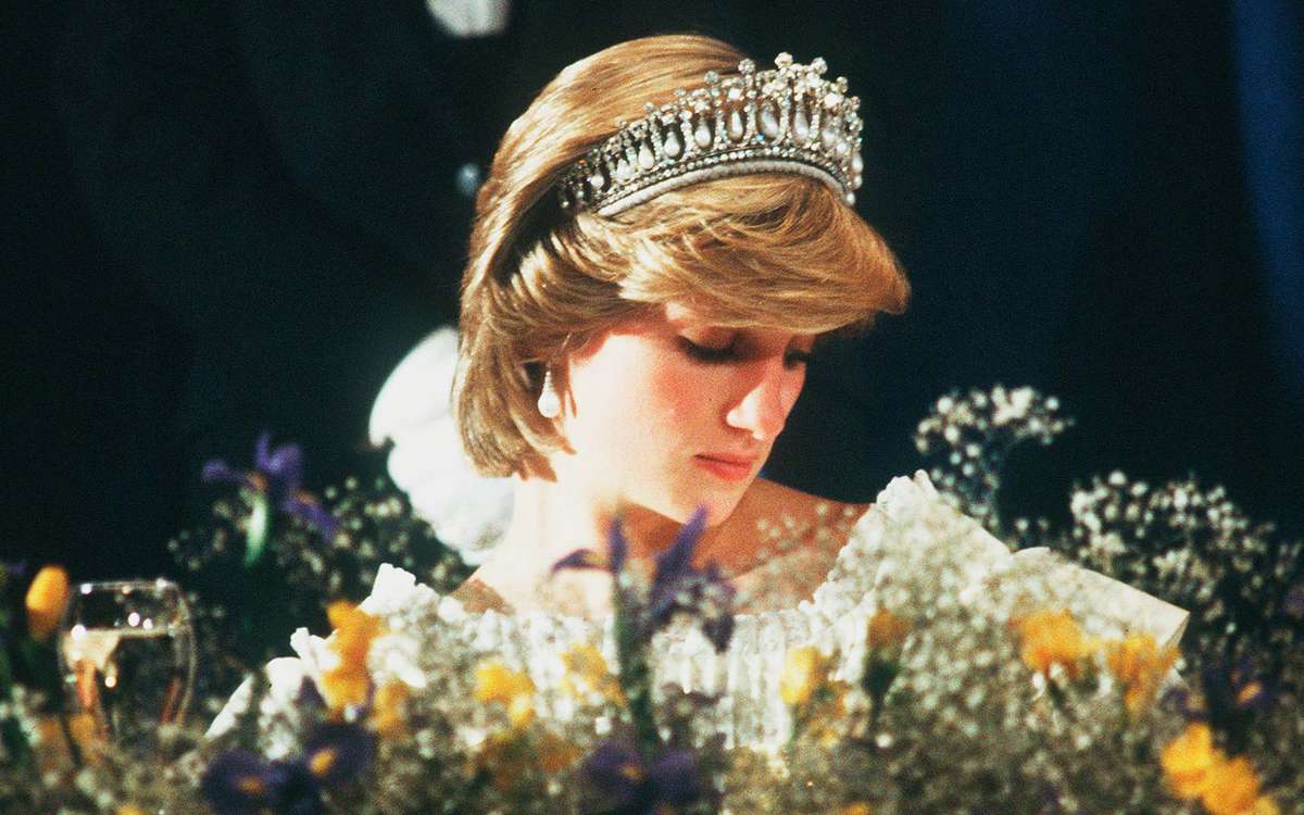 Diana, Princess of Wales wears the Cambridge Lover's Knot tiara (Queen Mary's Tiara) and diamond earrings during a banquet