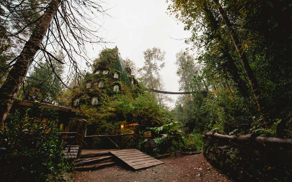 Hulio Hulio Biological Reserve Magic Mountain Lodge