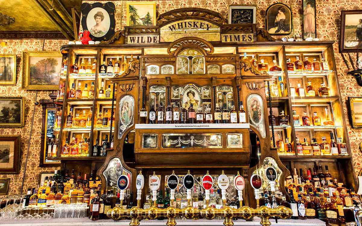 Oscar Wilde Bar New York City Longest Bar