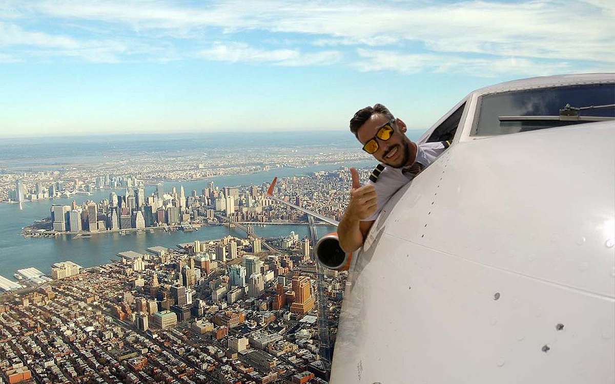 PilotGanso pilot selfie photoshop travel airplane