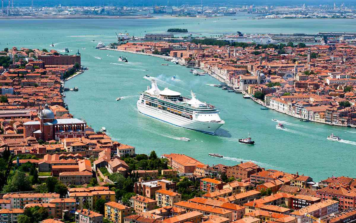 cruise ship ban venice italy canal
