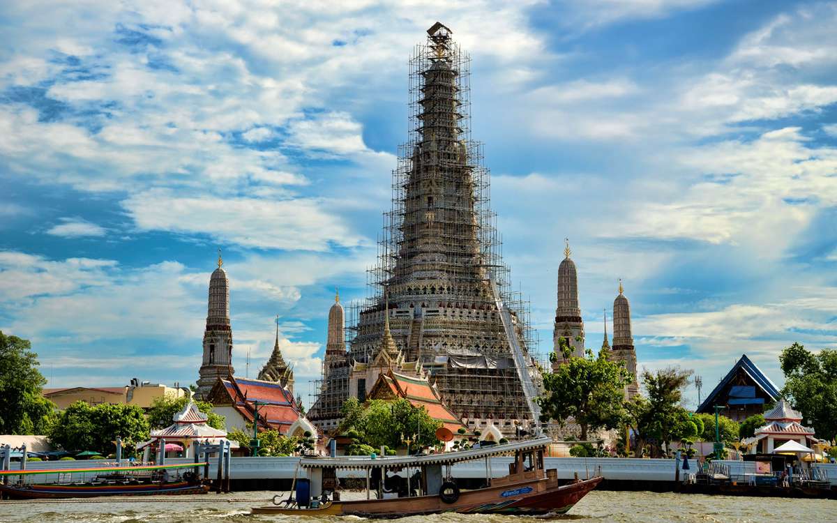 wat arun temple bangkok