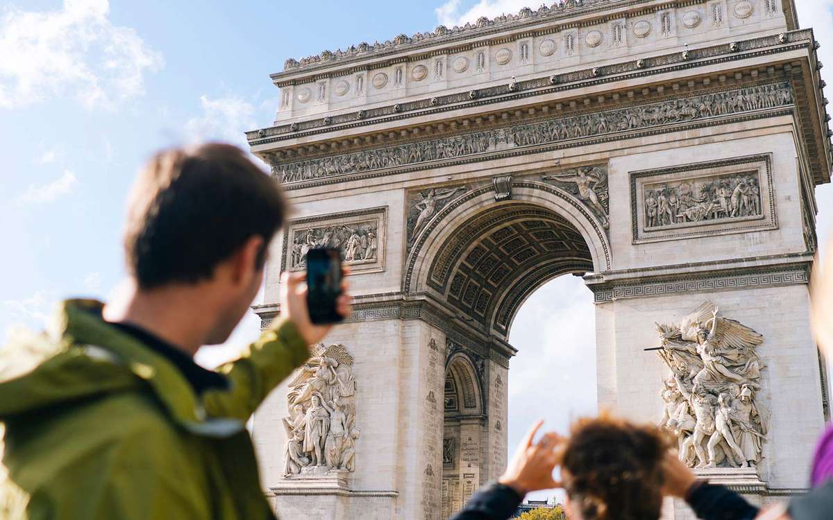 Arc de Triomphe Paris France Tourists Landmark Photo Camera Phone Lens