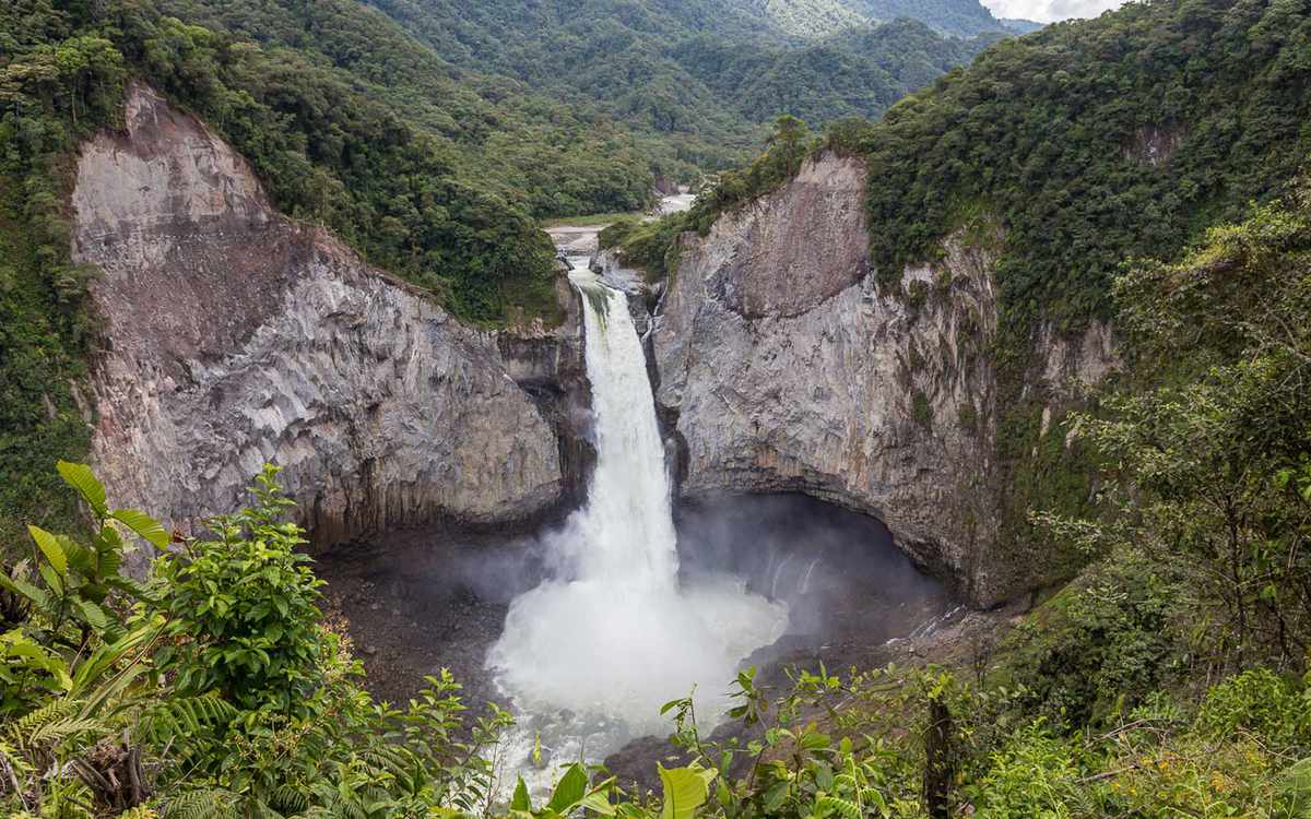 Waterfall Road Trip in Ecuador