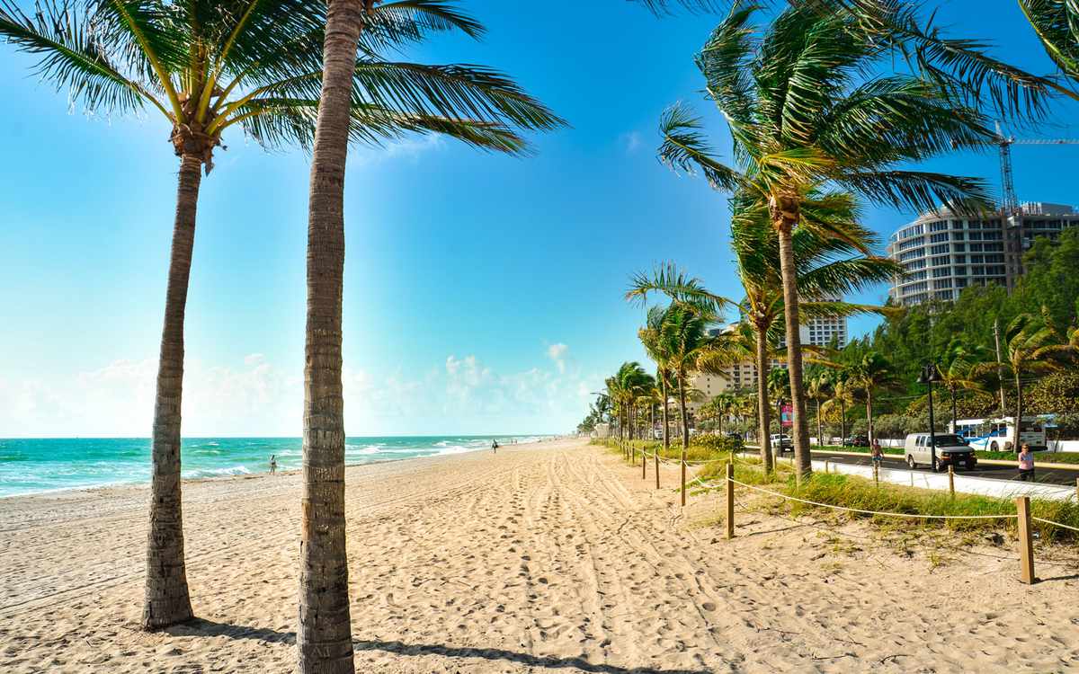You can still book flights to destinations like Fort Lauderdale, Florida, for under $300 round-trip for July 4.