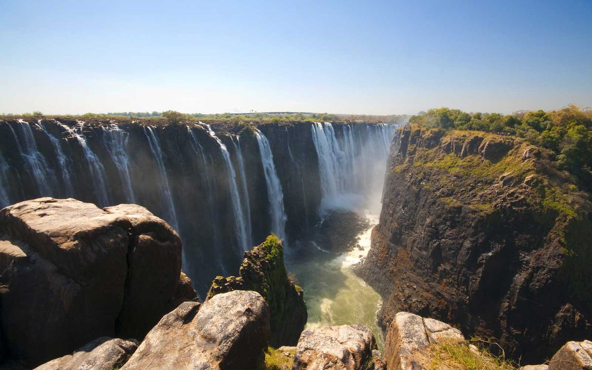 The Victoria Falls are the result of the fall of the Zambezi River through a crack in the basalt plateau through which the river flows.
