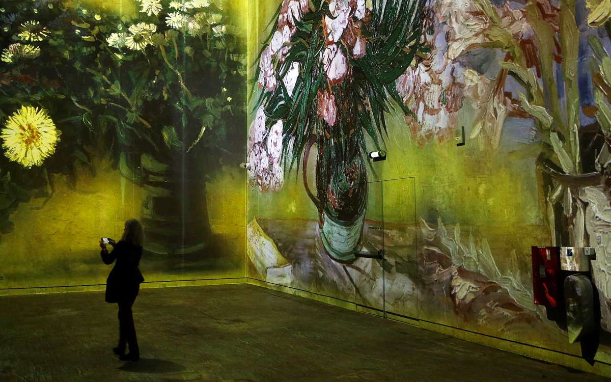 "Van Gogh, La Nuit Etoilee - Van Gogh, Starry Night" : Digital Exhibition At Atelier Des Lumieres In Paris