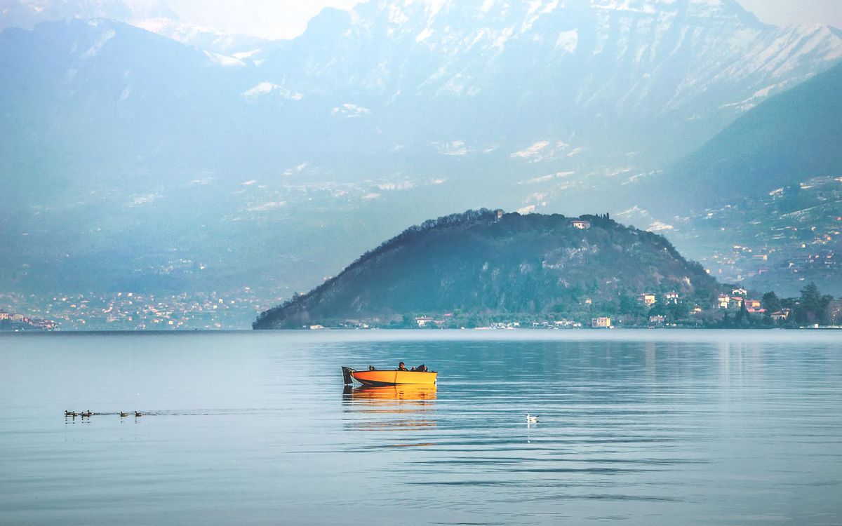 A boat in Lake Iseo