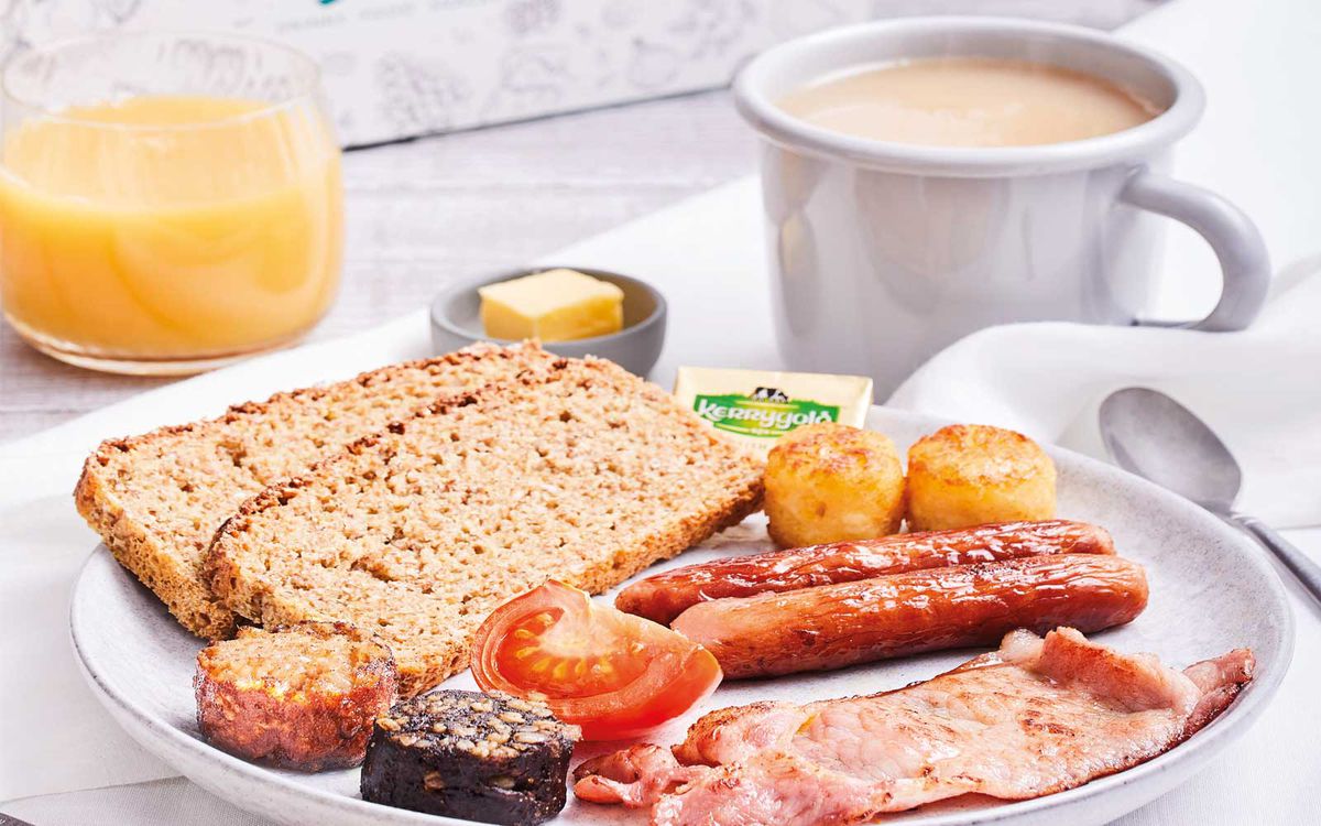 Enjoy a full Irish Breakfast when taking flights within Europe with Aer Lingus.