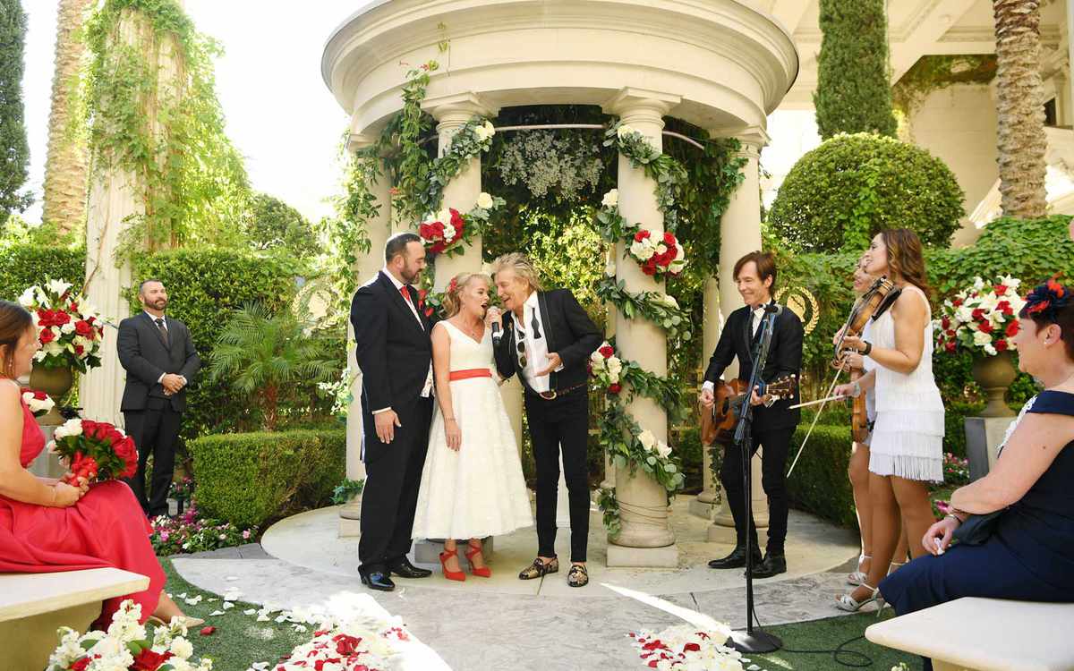 Dream Wedding Saved With Surprise Performance By Sir Rod Stewart At Caesars Palace