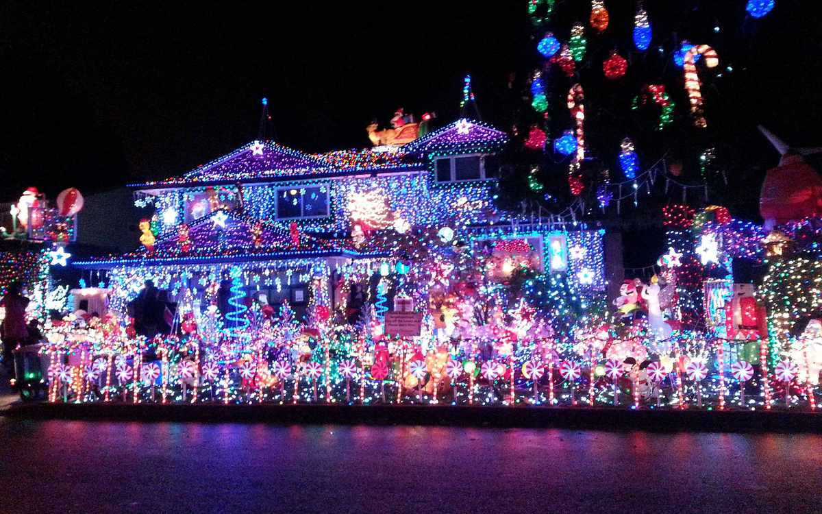 places to go on thanksgiving weekend 2020 to see christmas lights The Best Christmas Light Displays In Every State Travel Leisure places to go on thanksgiving weekend 2020 to see christmas lights