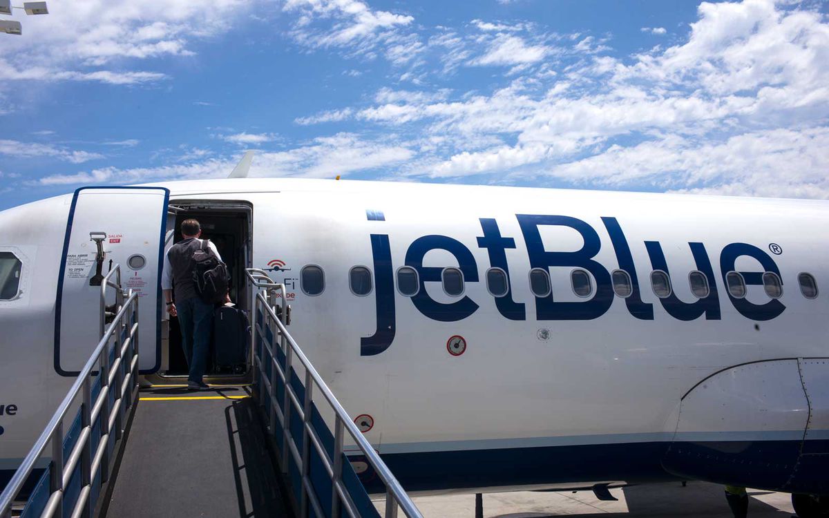 JetBlue Passengers Deplane In Long Beach Califiornia Airport